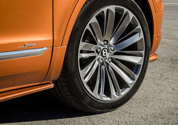 Bentley привезет в Женеву более мощную версию Bentayga