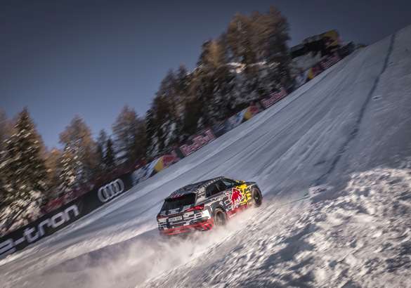 Audi e-tron покорил горнолыжный склон в Альпах