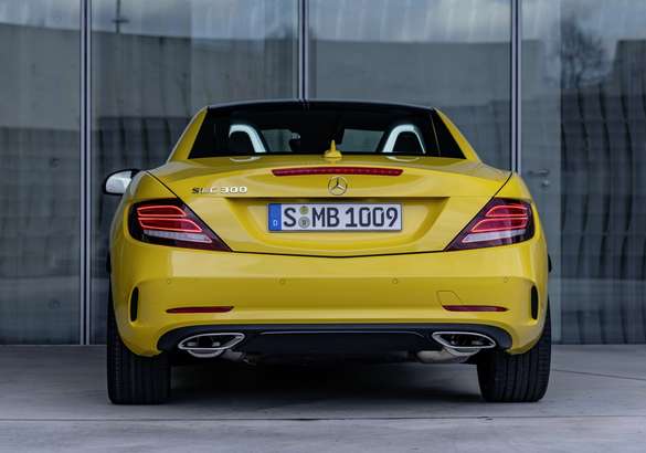 Mercedes выпустит финальное издание родстера SLC