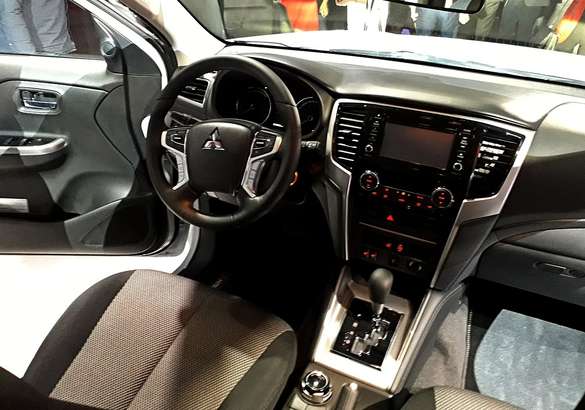 Mitsubishi представила в России новый L200