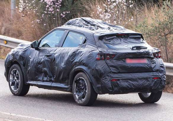 Появились первые шпионские фото нового Nissan Juke