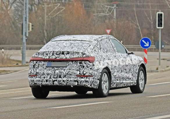 Шпионы поймали замаскированный Audi e-tron Sportback