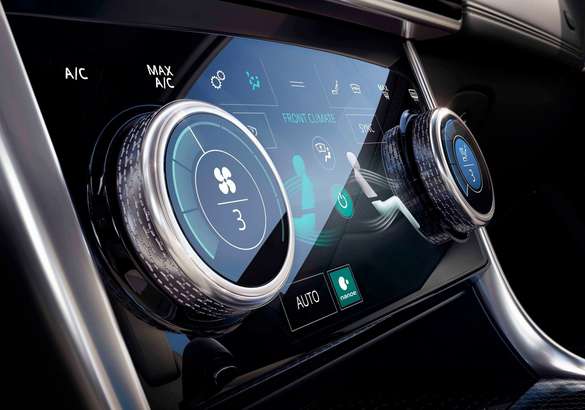 Jaguar представил обновленную версию седана XE