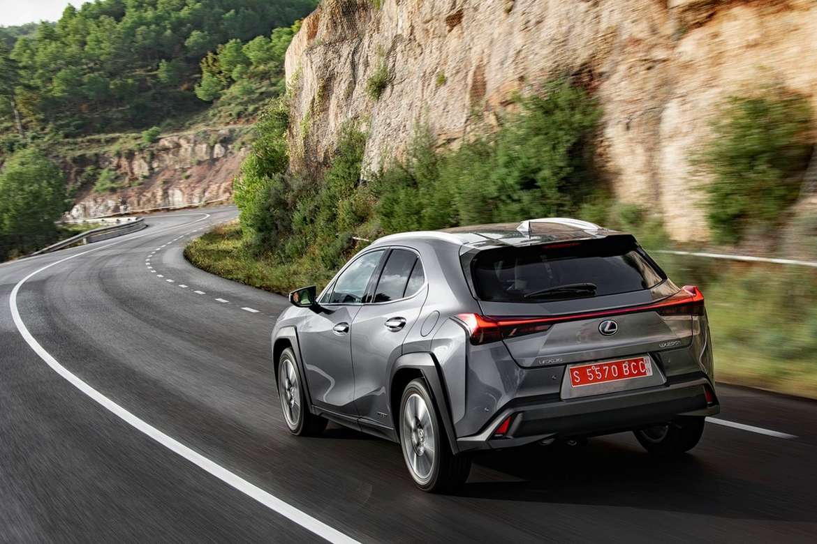 Новый Lexus UX доехал до России