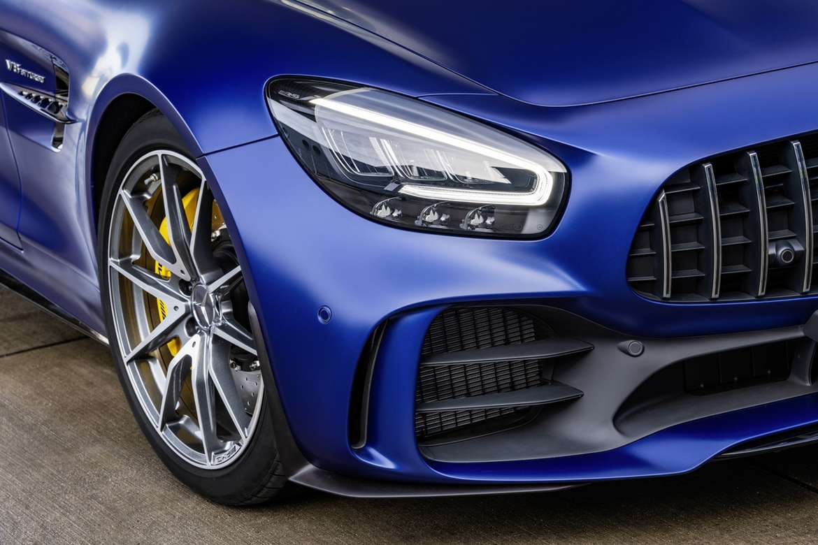 Mercedes-AMG представил родстер GT R
