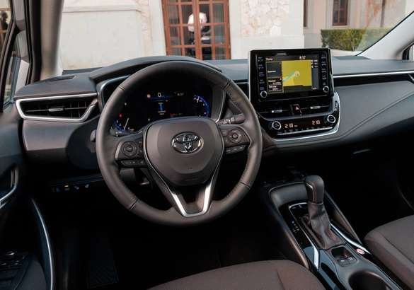 Новая Toyota Corolla доехала до российских дилеров