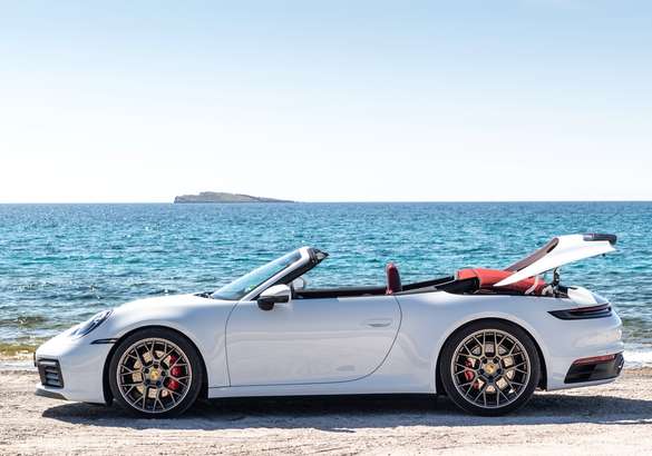 Porsche рассказал о конструкции крыши 911 Cabrio
