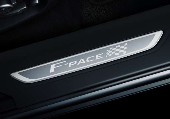 Jaguar показал новую версию кроссовера F-PACE