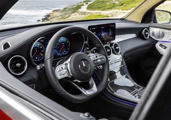 Mercedes GLC кросс-купе обновился вслед за кроссовером