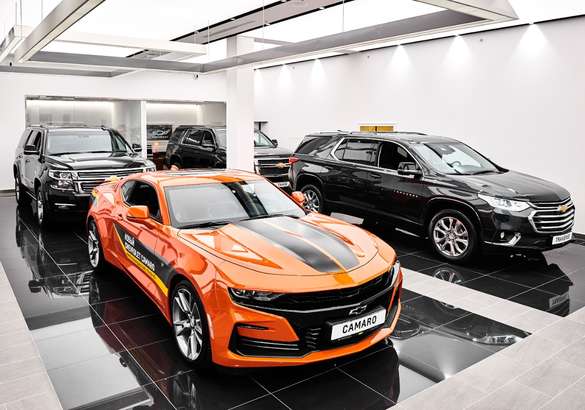 General Motors открыл в Москве новый салон Cadillac и Chevrolet