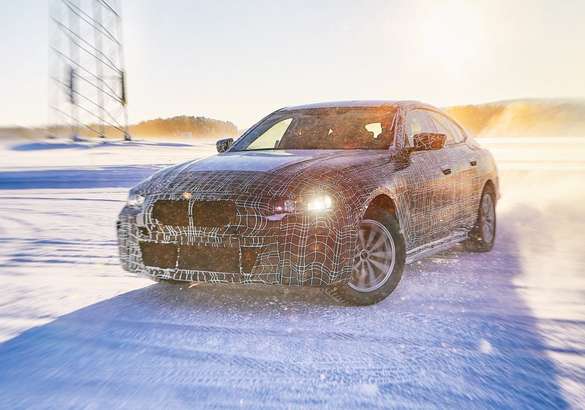 BMW тестирует за Полярным кругом новые электромобили