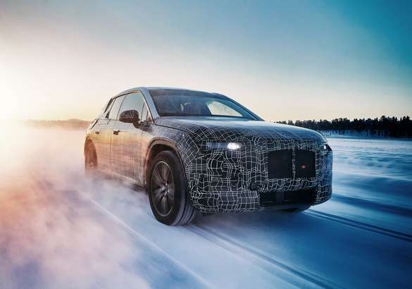 BMW тестирует за Полярным кругом новые электромобили