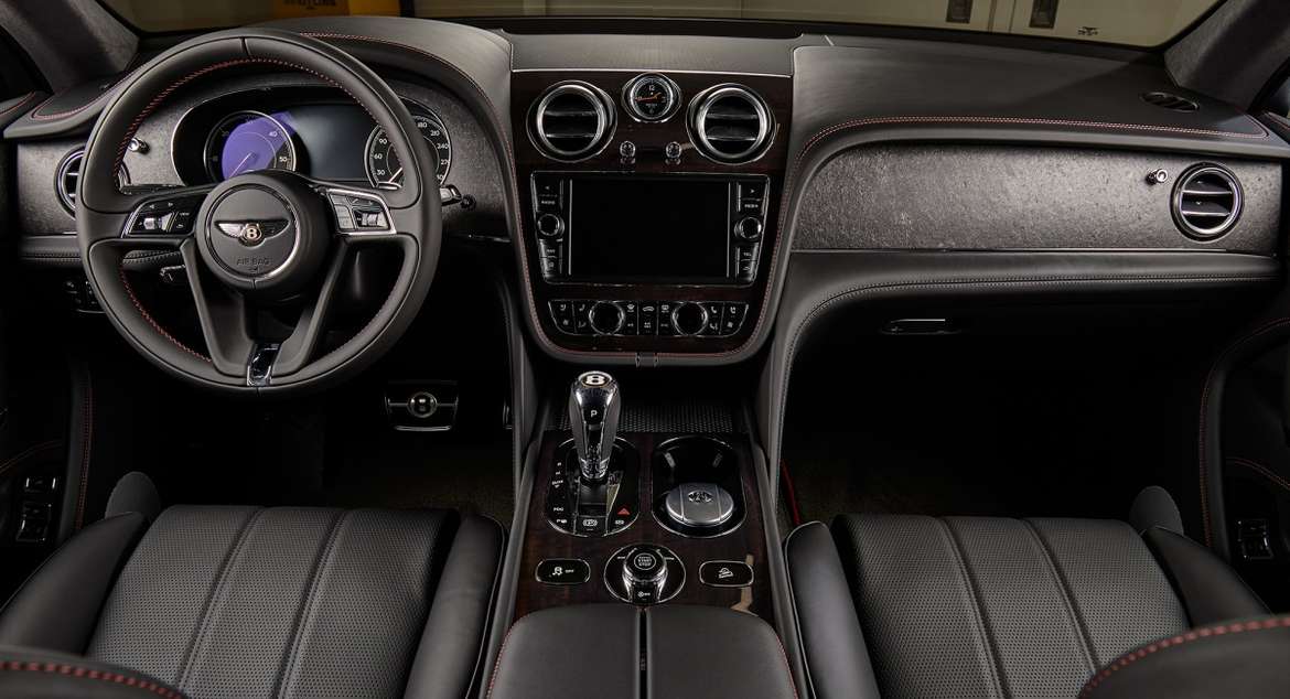 Московский дилер Bentley показал автомобили с отделкой из камня