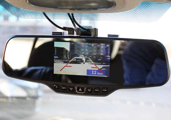 Тест видеорегистратора-зеркала Neoline G-Tech X27 Dual: смотрим в оба
