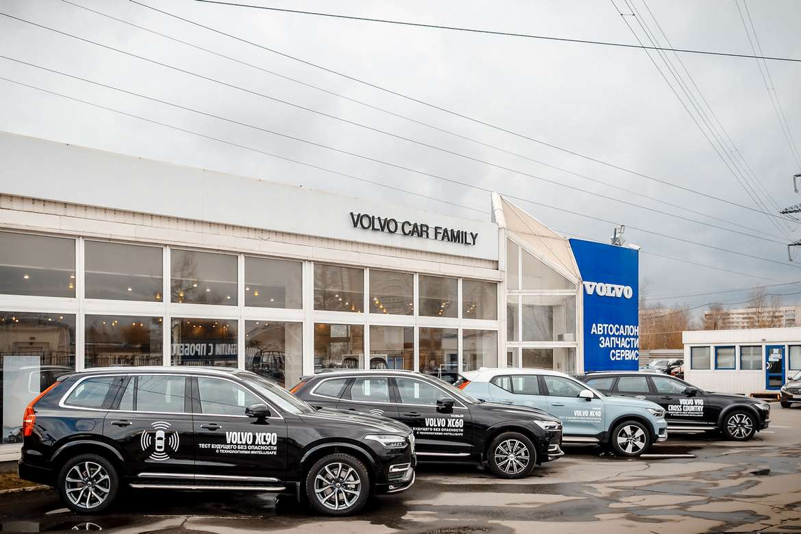 В Петербурге перезапустили два центра Volvo