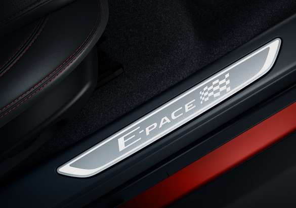 Jaguar E-Pace Chequered Flag доедет до России