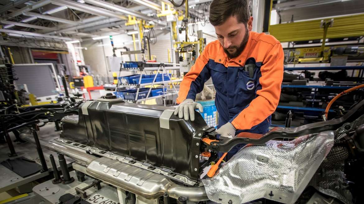 Автомобили Volvo и Polestar поедут на аккумуляторах CATL и LG Chem