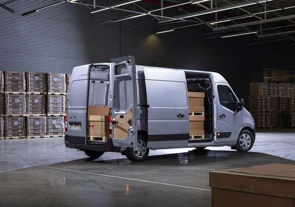 Opel вывел на рынок обновленный фургон Movano