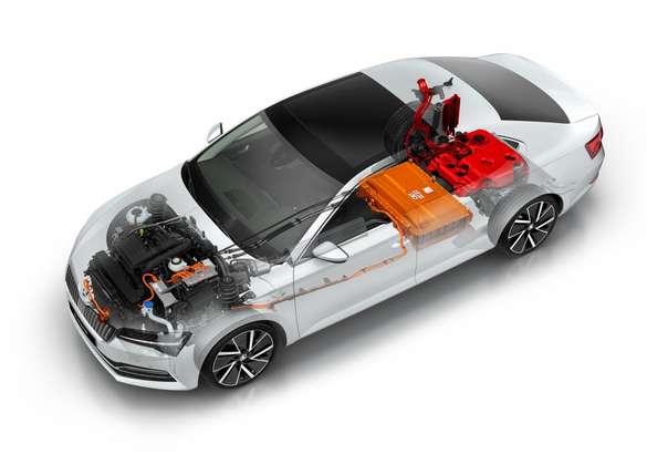 Skoda показала обновленный Superb