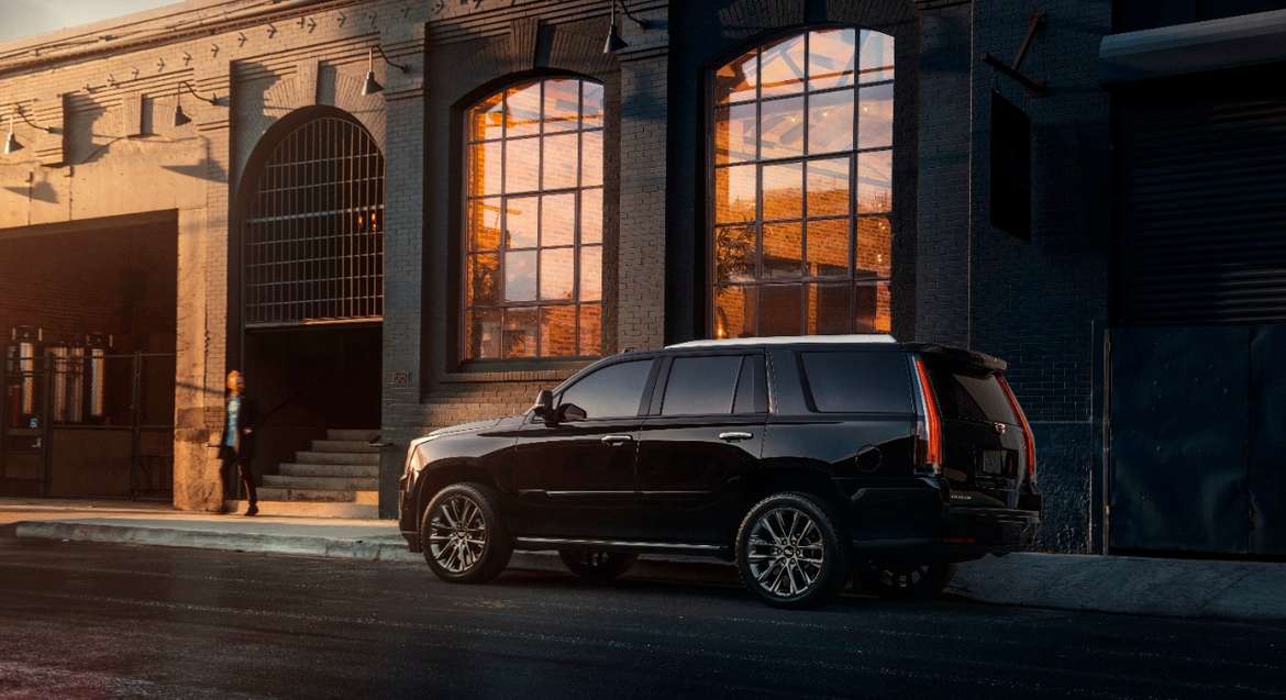 Cadillac начал продажи Escalade в спецсерии Sport Edition