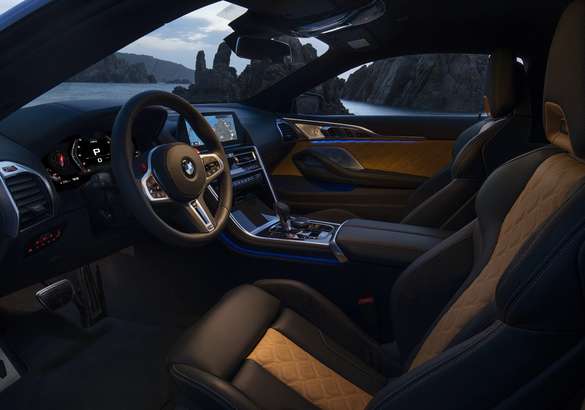 Купе и кабриолет BMW M8 приедут в Россию к концу 2019 года