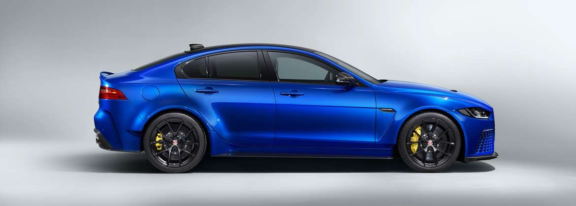 Jaguar представил дорожную версию XE SV Project 8