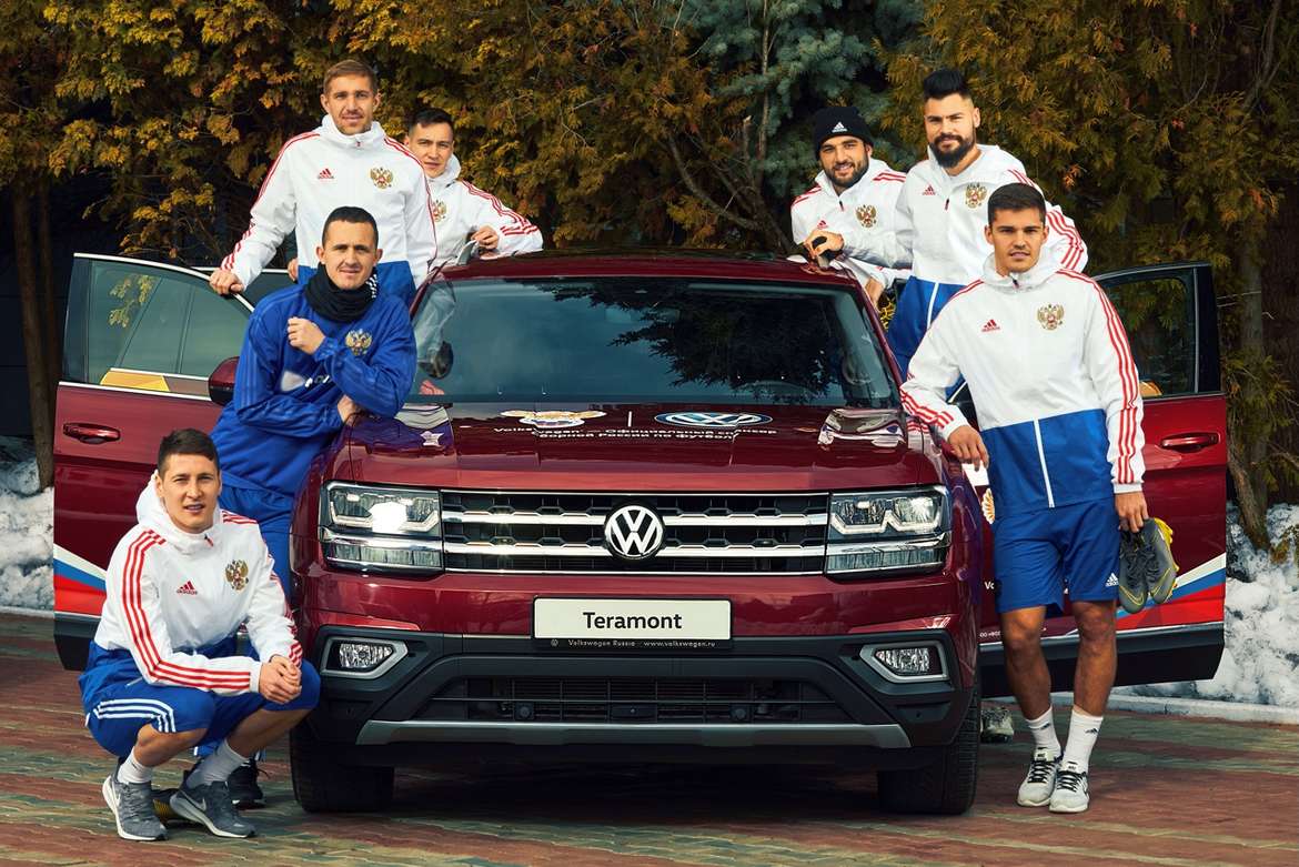 Российская сборная по футболу поедет на автомобилях Volkswagen