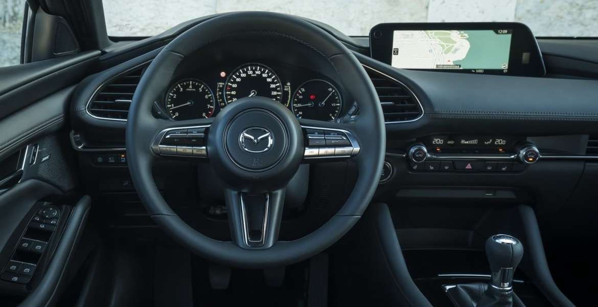 Новая Mazda3 в России оказалась дороже «шестерки»