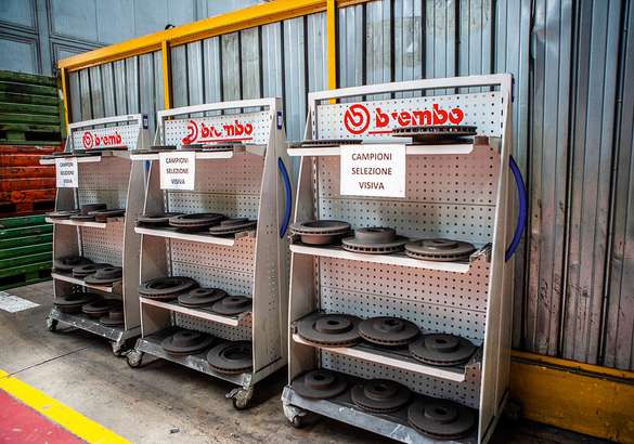 Как делаются знаменитые красные тормоза: исследуем завод Brembo в Италии