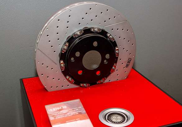Как делаются знаменитые красные тормоза: исследуем завод Brembo в Италии