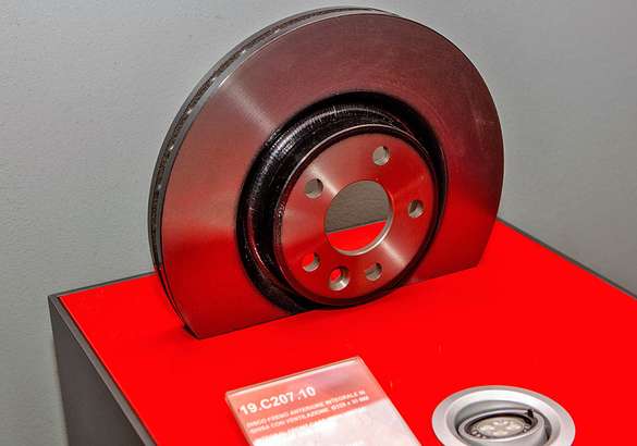 Как делаются знаменитые красные тормоза: исследуем завод Brembo в Италии