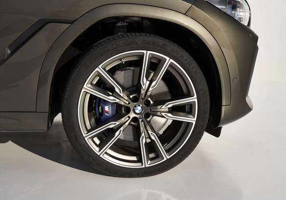 BMW официально представил новый X6