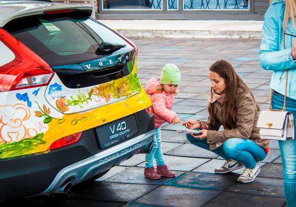 Петербуржцы протестировали автомобили Volvo в Туутари парке