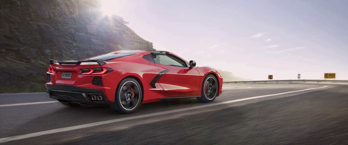 GM представил первый в истории среднемоторный Chevrolet Corvette