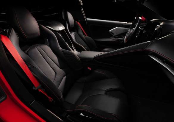 GM представил первый в истории среднемоторный Chevrolet Corvette