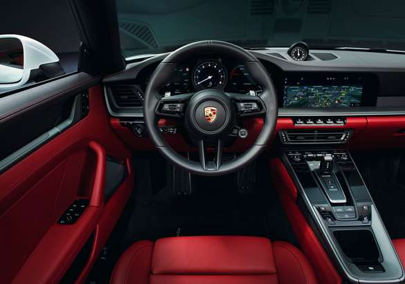 Новые купе и кабриолет Porsche 911 получили базовые версии