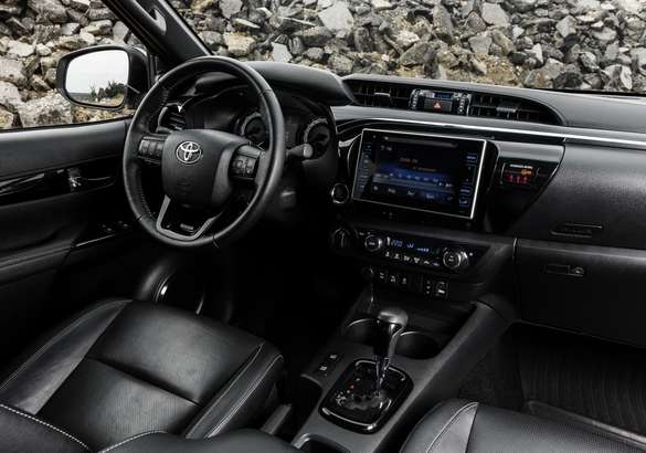 Toyota привезла в Россию новую версию пикапа Hilux
