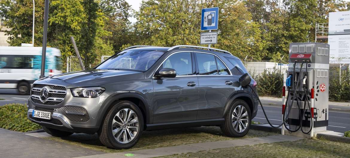 Mercedes представил гибридные GLC и GLE