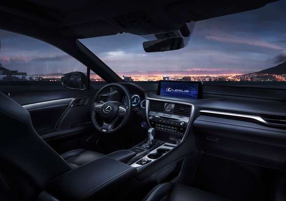 Обновленный Lexus RX получил российский ценник