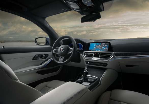 Alpina привезла во Франкфурт новый универсал B3