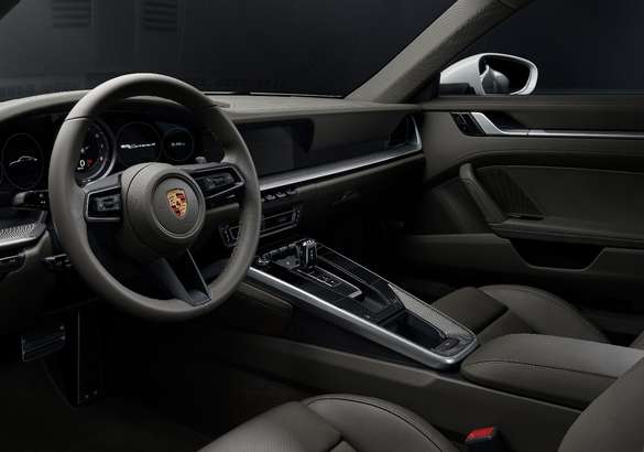 Купе и кабриолет Porsche 911 Carrera получили полноприводную версию