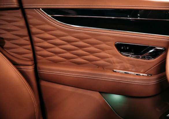Новый Bentley Flying Spur доехал до России