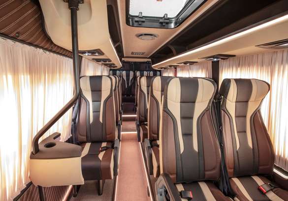 Mercedes открыл прием заказов на новый пассажирский Sprinter