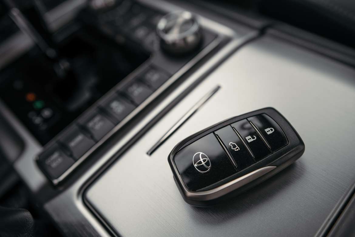 Обновленный Toyota Land Cruiser 200 доехал до России
