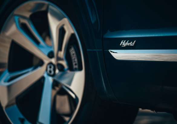 Гибридный Bentley Bentayga доступен для заказа в Европе
