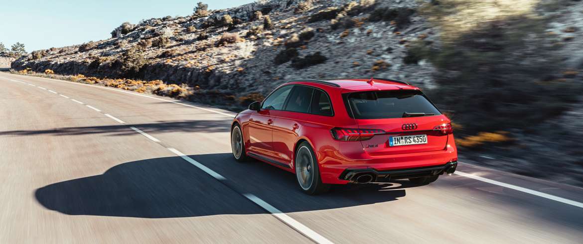 Audi показал обновленную версию RS 4 Avant