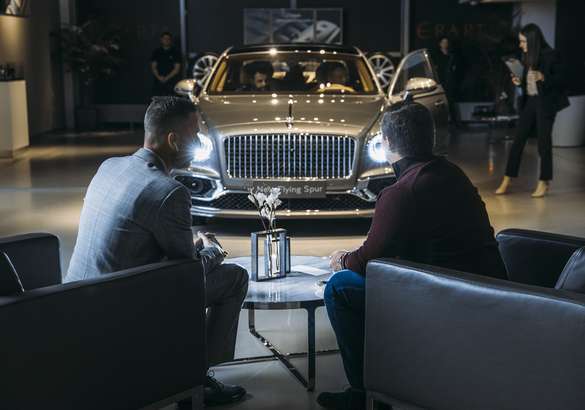 Новый Bentley Flying Spur доехал до Петербурга