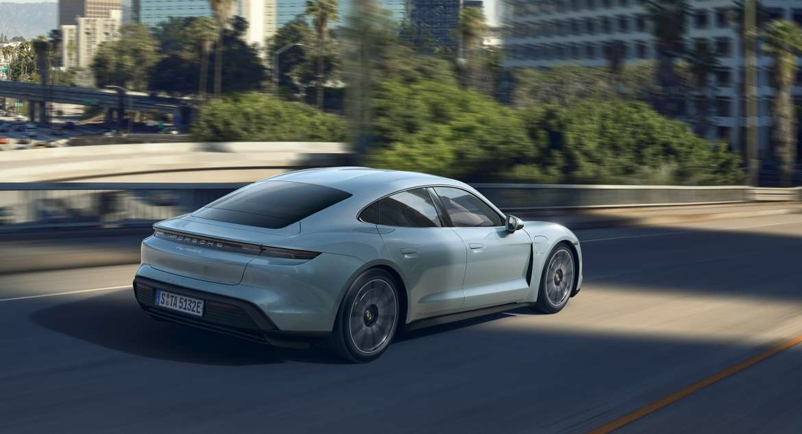 Porsche расширил линейку модификаций электроспорткара Taycan