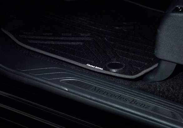 Mercedes X-Class стал доступен в лимитированной версии