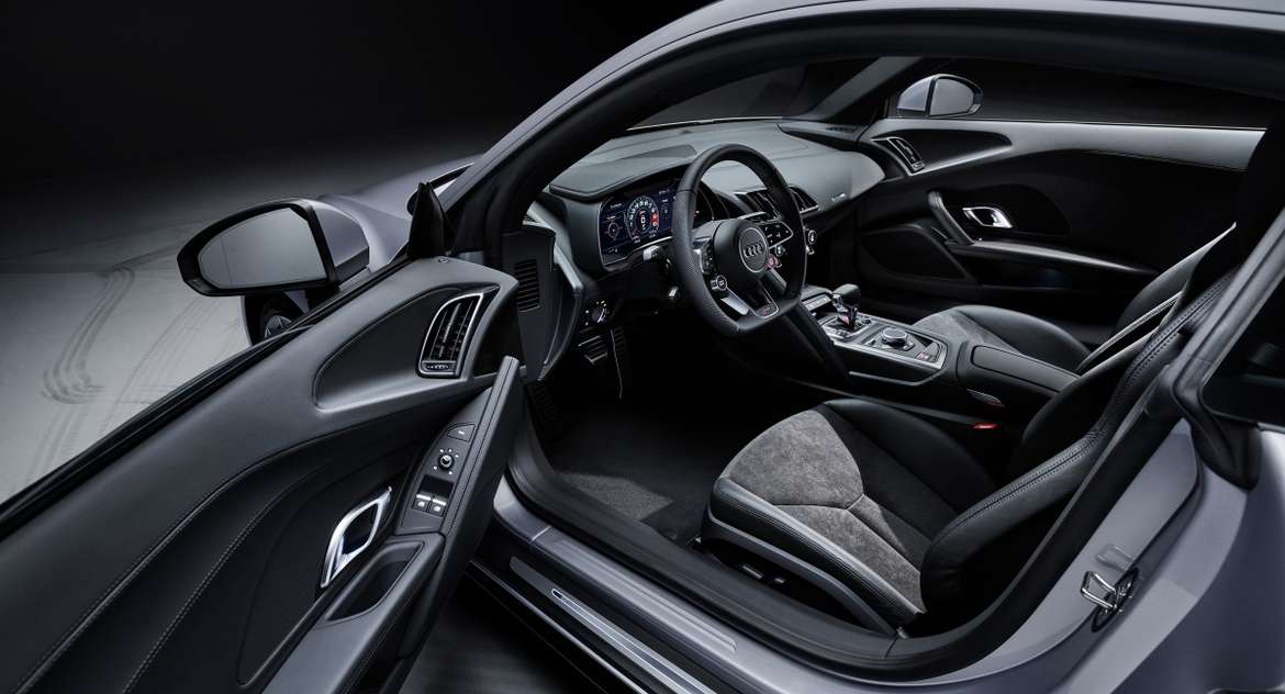 Купе и спайдер Audi R8 получили заднеприводные версии